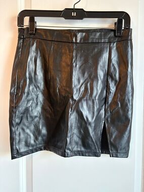 SHEIN Black Faux Leather Mini Skirt with Front Slit